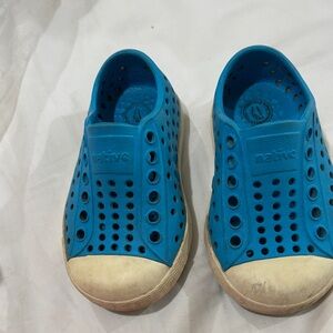 Blue Jefferson natives size 4